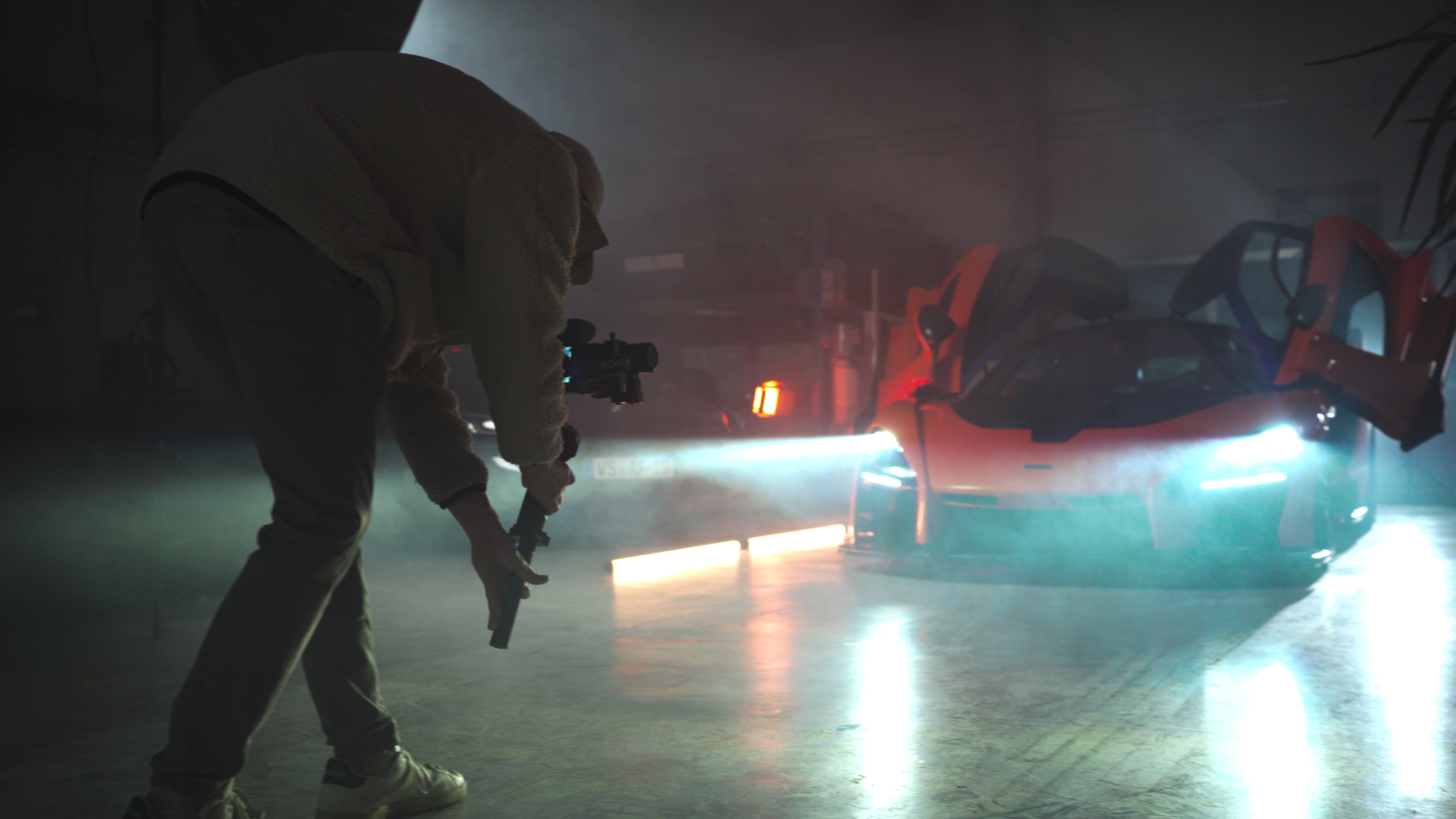 Kenny beim Filmen - McLaren BTS